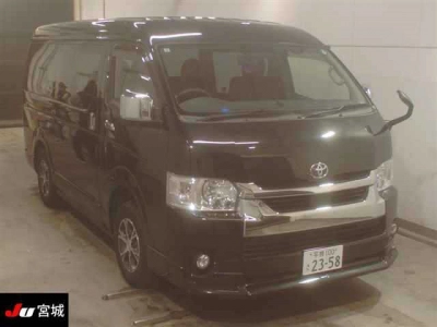 TOYOTA HIACE VAN