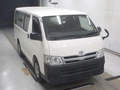 TOYOTA REGIUS VAN