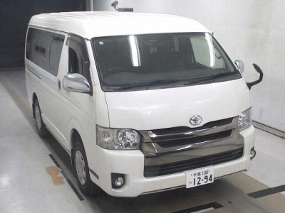 TOYOTA HIACE VAN