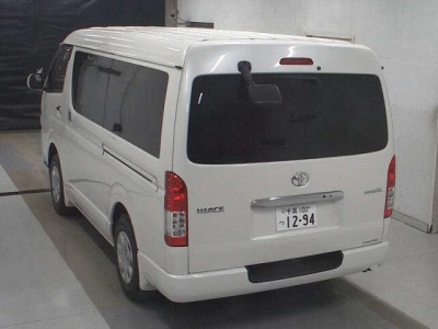 TOYOTA HIACE VAN