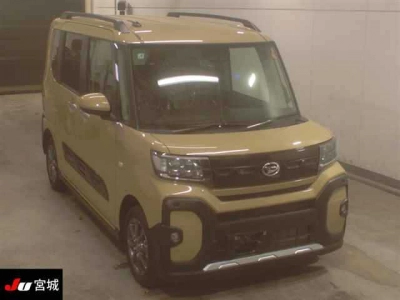 DAIHATSU TANTO FUN CROSS