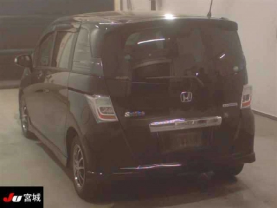 HONDA FREED SPIKE