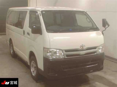 TOYOTA HIACE VAN