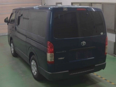 TOYOTA REGIUS VAN