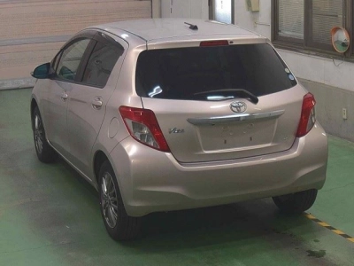 TOYOTA VITZ