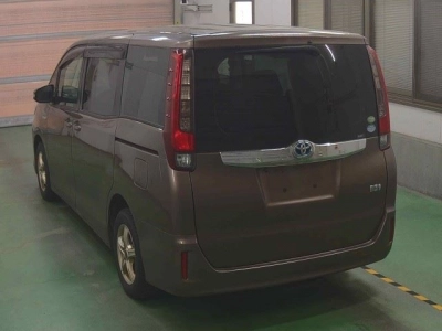 TOYOTA NOAH