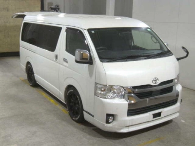 TOYOTA HIACE