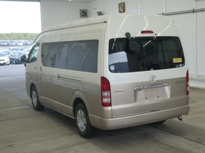 TOYOTA HIACE