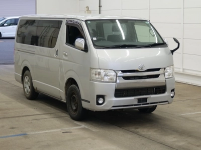 TOYOTA HIACE