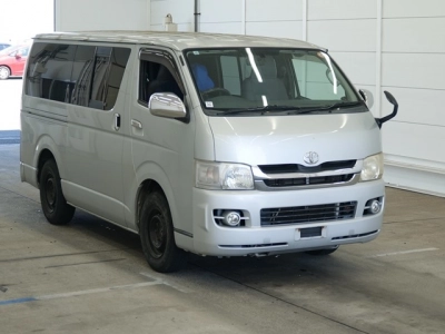 TOYOTA HIACE