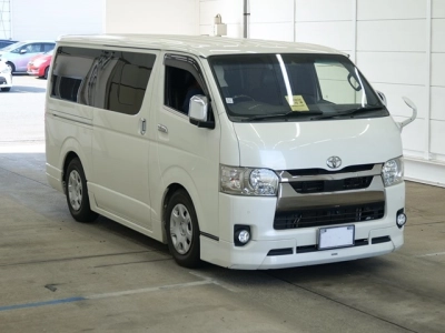 TOYOTA HIACE