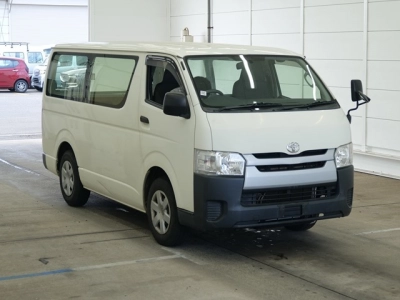 TOYOTA HIACE