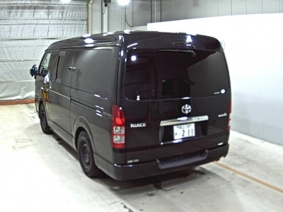 TOYOTA HIACE VAN