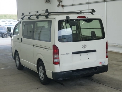 TOYOTA REGIUS ACE