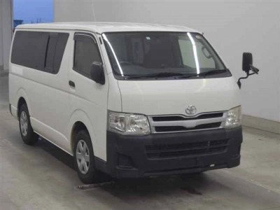 TOYOTA REGIUS VAN