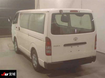 TOYOTA HIACE VAN