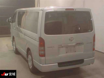 TOYOTA REGIUS VAN