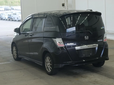 HONDA FREED SPIKE