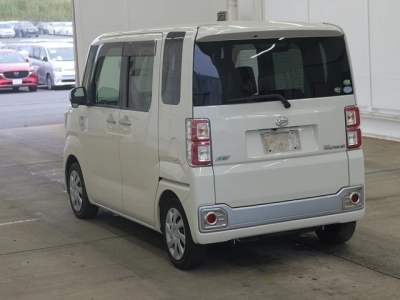 DAIHATSU WAKE