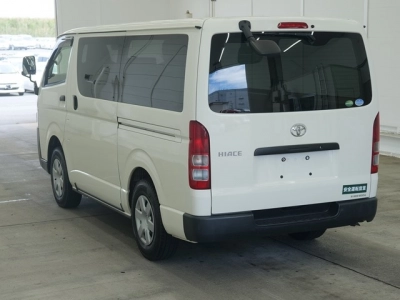 TOYOTA HIACE