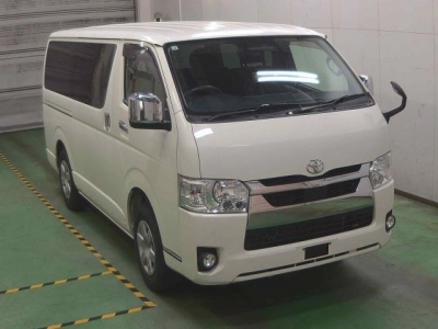 TOYOTA HIACE VAN