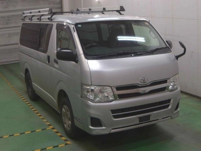 TOYOTA HIACE