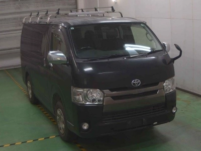 TOYOTA HIACE