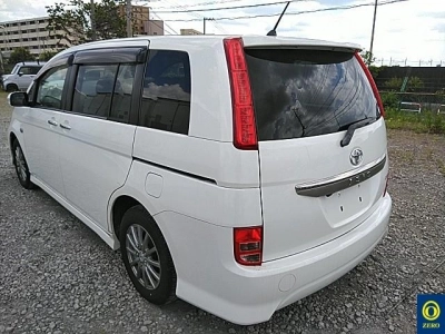 TOYOTA ISIS