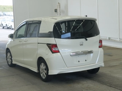 HONDA FREED SPIKE
