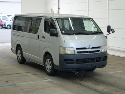 TOYOTA REGIUS ACE