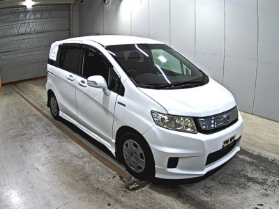 HONDA FREED SPIKE HYBRID