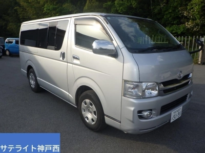 TOYOTA REGIUS VAN