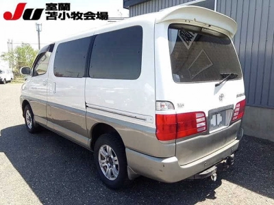 TOYOTA GRAND HIACE