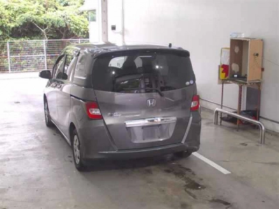 HONDA FREED SPIKE