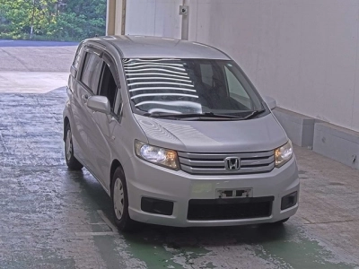 HONDA FREED SPIKE