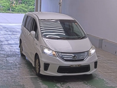 HONDA FREED HYBRID