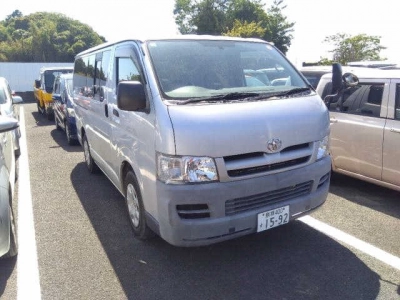 TOYOTA HIACE