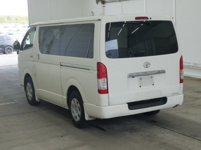 TOYOTA REGIUS ACE