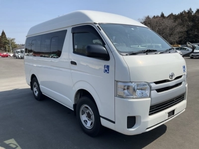 TOYOTA HIACE