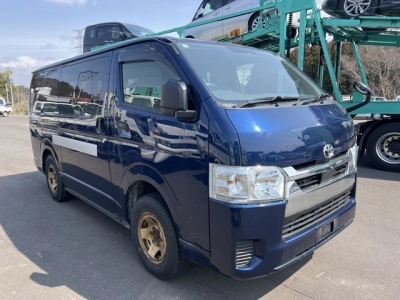 TOYOTA HIACE