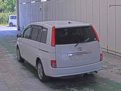 TOYOTA ISIS