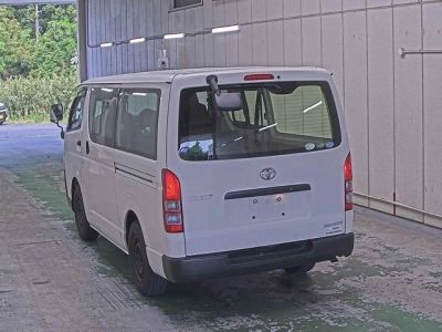 TOYOTA HIACE