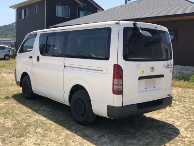 TOYOTA HIACE VAN