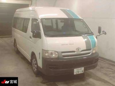 TOYOTA HIACE COMMUTER