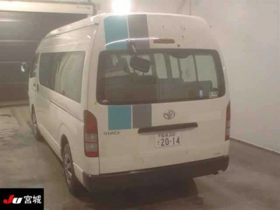 TOYOTA HIACE COMMUTER