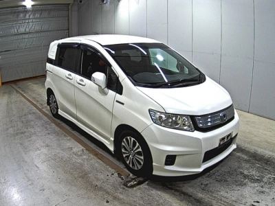 HONDA FREED SPIKE HYBRID