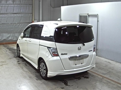 HONDA FREED SPIKE HYBRID