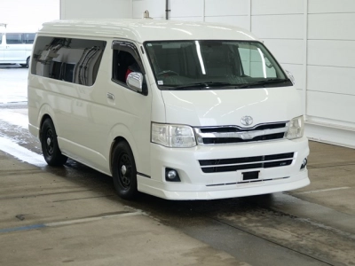 TOYOTA HIACE