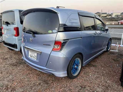 HONDA FREED SPIKE