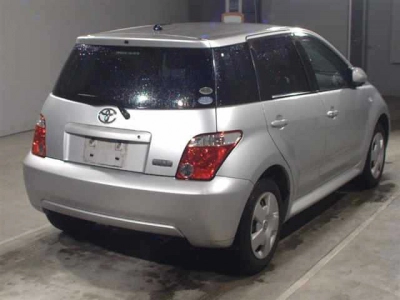 TOYOTA IST